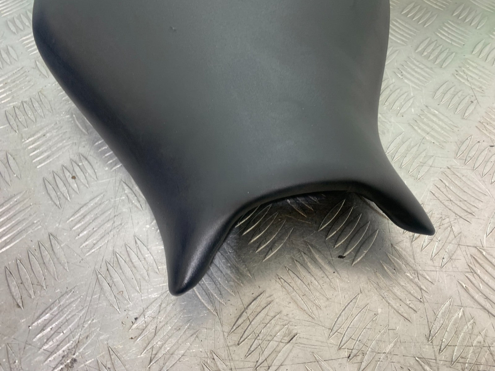YAMAHA YZF R7 FRONT SEAT  YEAR 2022-2025 (CMB1255)