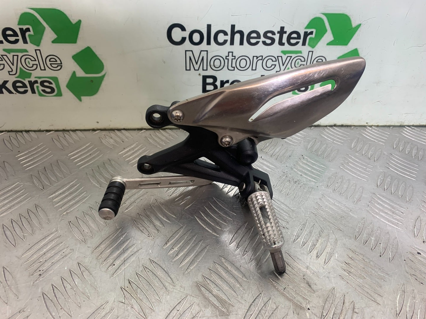 TRIUMPH 675 STREET TRIPLE FRONT LEFT HANGER   2013-2016 (CMB1186)