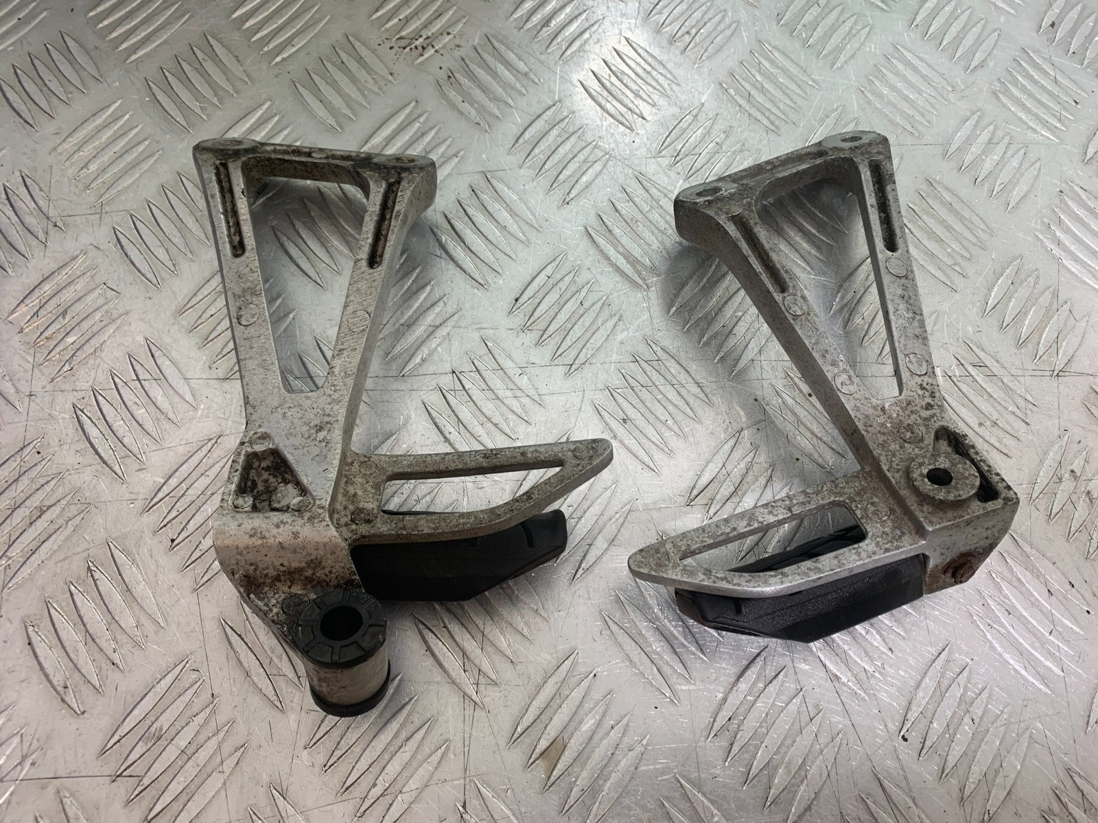HONDA CB500 F CB500F REAR HANGERS AND PEGS  YEAR 2013-2015  (CMB1235)