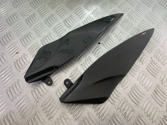 YAMAHA YZF R1 4C8 LEFT & RIGHT CARBON SIDE TRIM YEAR 2007-2008 (CMB1237)