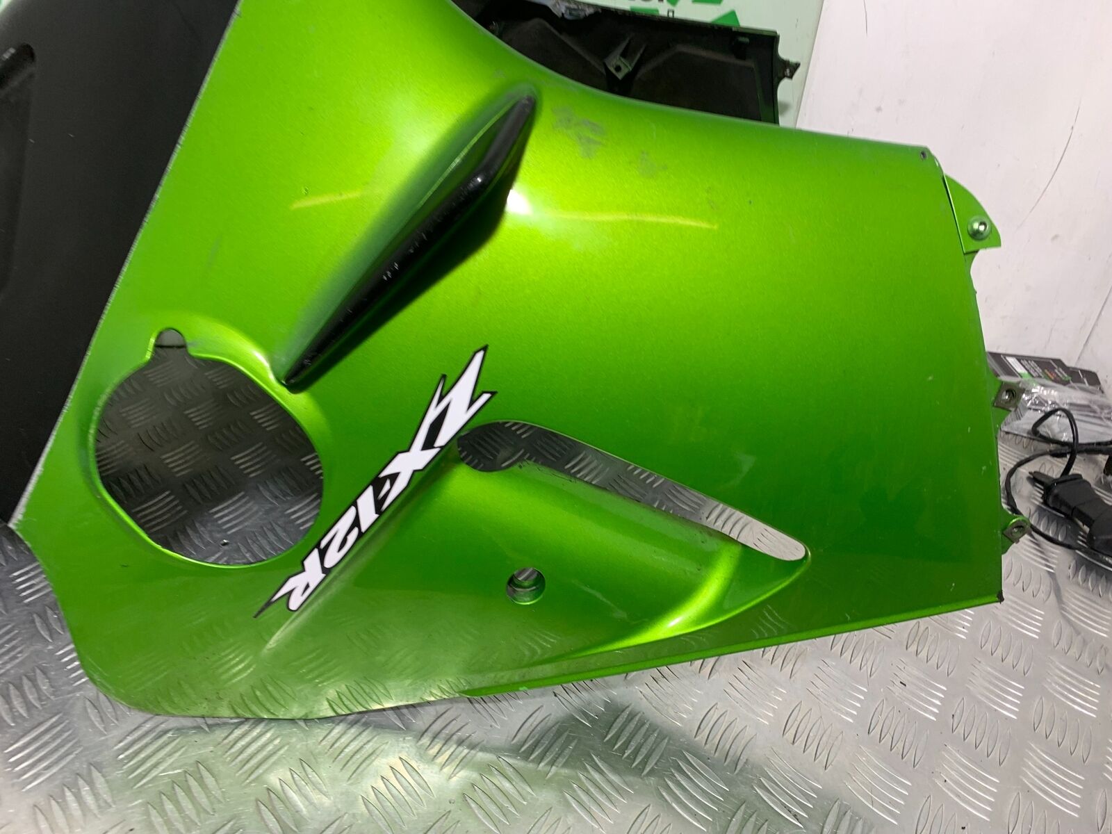 KAWASAKI ZX12R ZX12 R LEFT AND RIGHT FAIRING PANELS    YEAR 2000-01 (CMB1038)