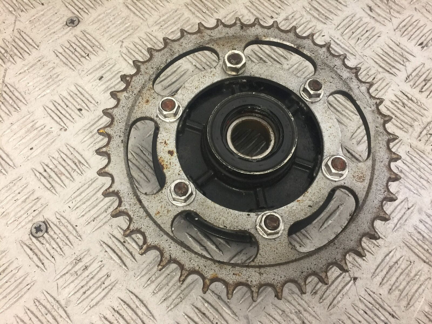 YAMAHA YZF R1 5JJ REAR SPROCKET CARRIER  YEAR 2000-01 (STOCK 622)