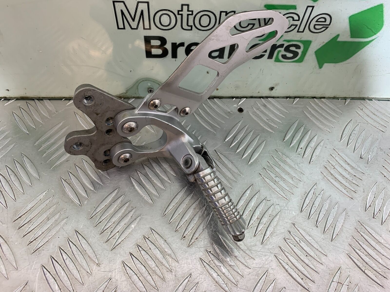 SUZUKI GSXR1000 GSXR 1000 FRONT LEFT HANGER   2009-2016 (CMB1049)