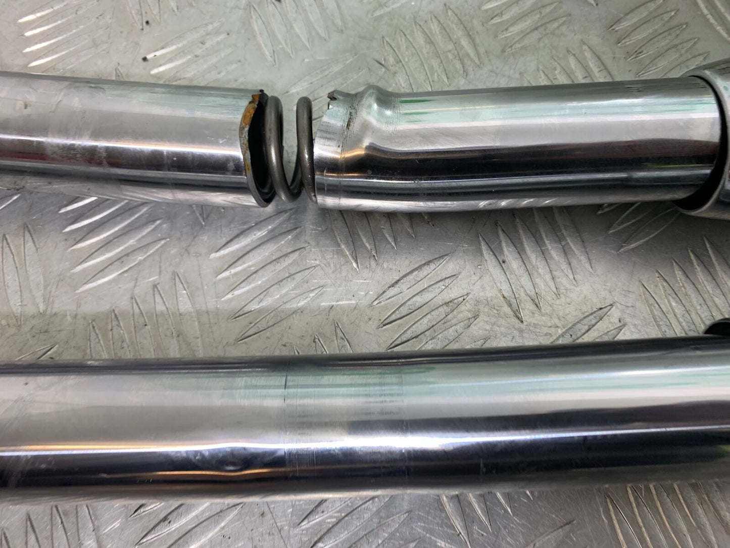 TRIUMPH THUNDERBIRD 1600 FORKS (DAMAGED)  YEAR 2011 (CMB1107)