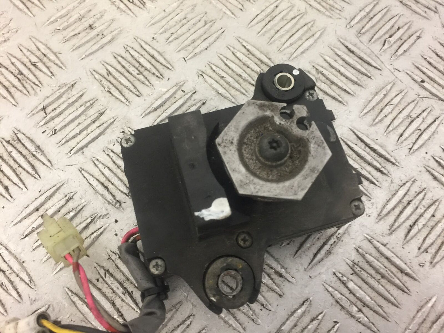 KAWASAKI Z1000 GGF ZR1000 (ABS) SERVO MOTOR YEAR 2016 (STOCK 504)