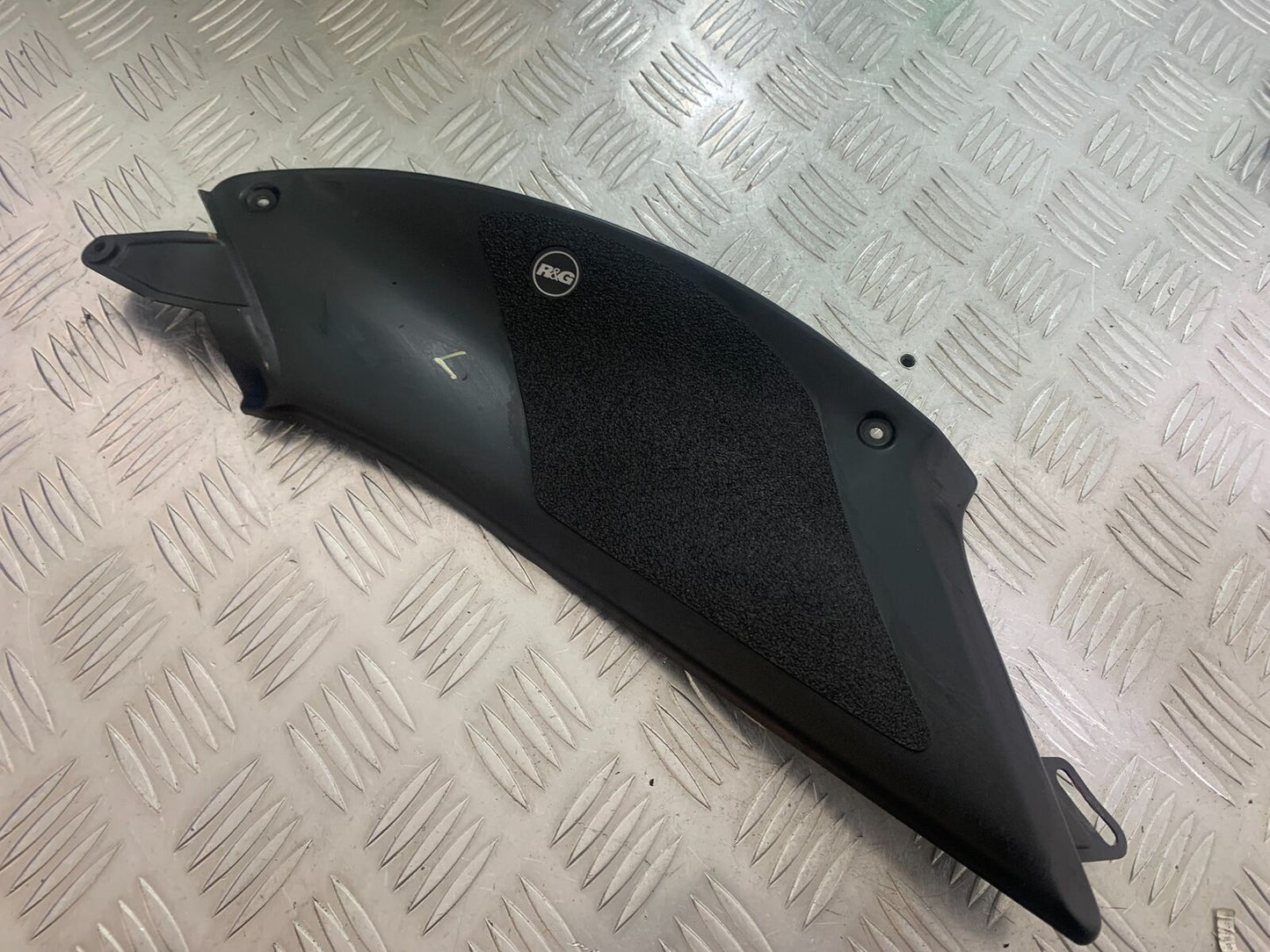 DUCATI DIAVEL 1200 LEFT LOWER TANK COVER  YEAR 2014-17 (CMB1054)