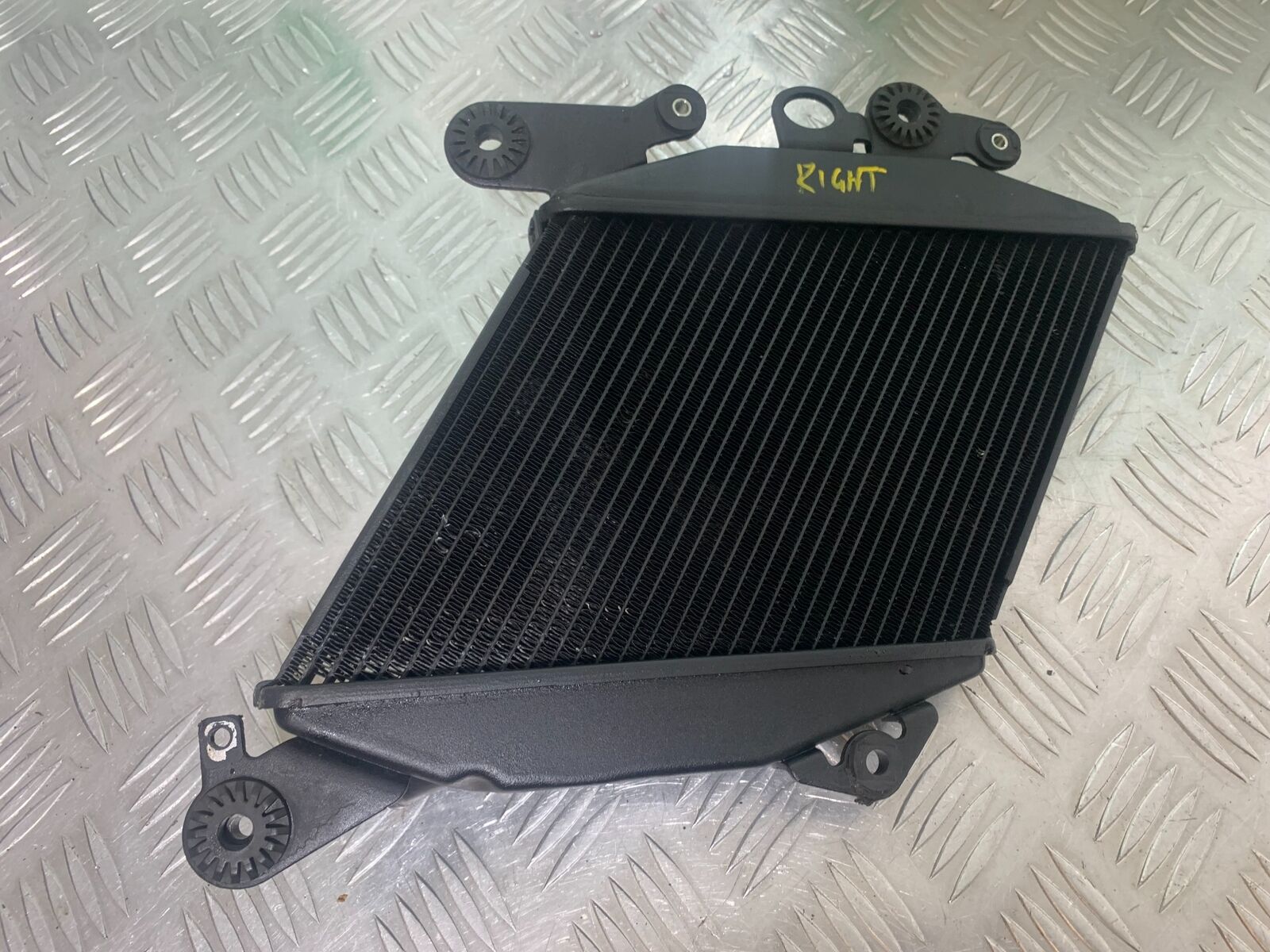 DUCATI DIAVEL 1200 RIGHT RADIATOR  YEAR 2014-17 (CMB1054)