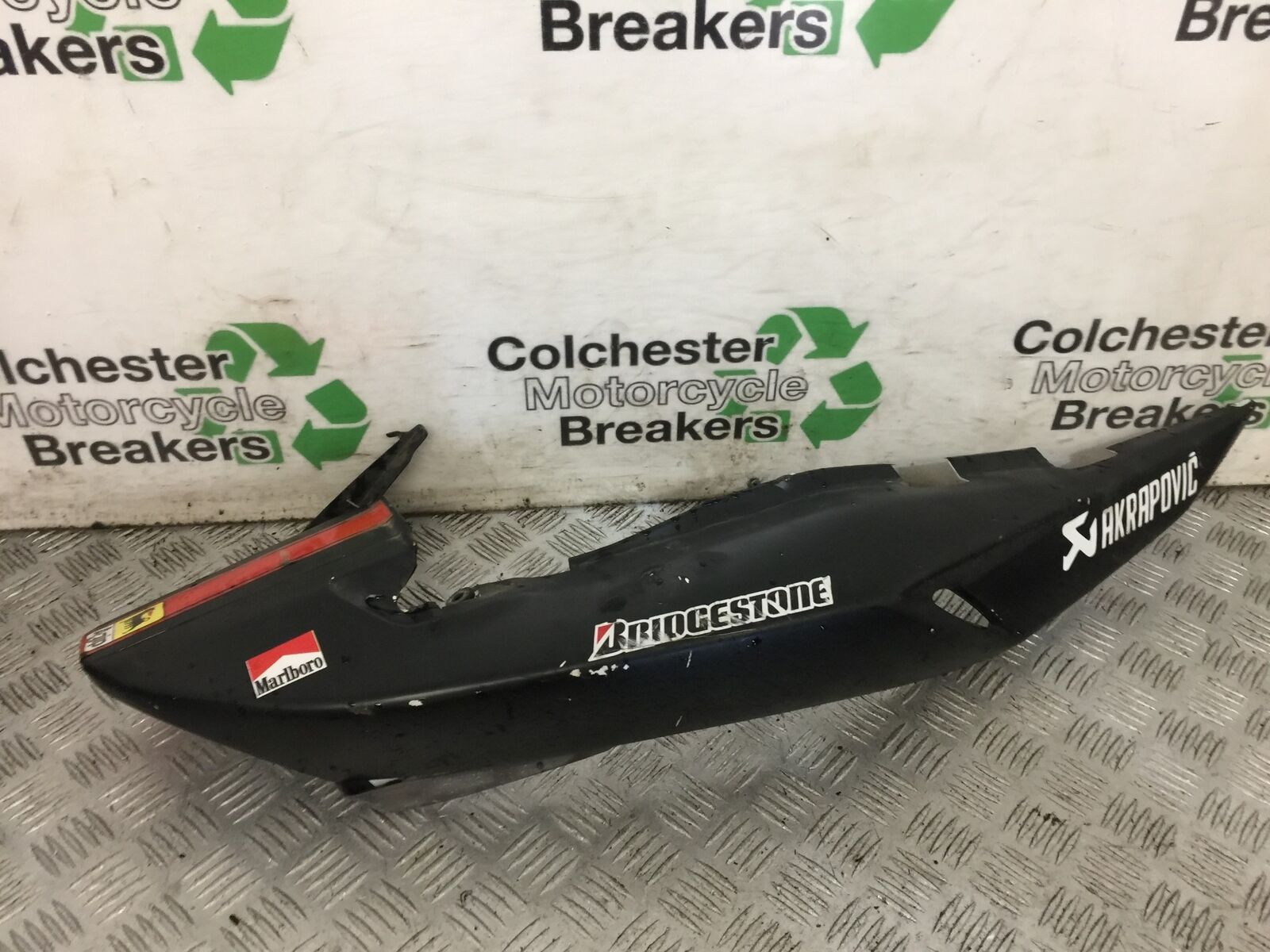 SUZUKI GS500 GS 500 RIGHT TAIL PIECE   YEAR 2004-09 (STOCK 882)