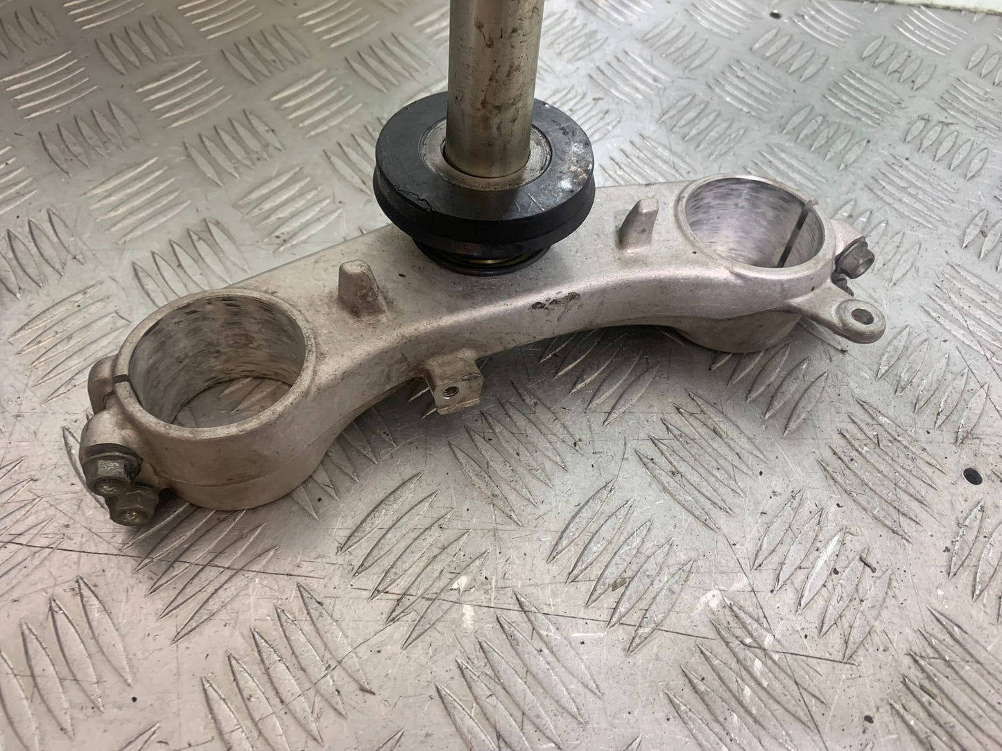 SUZUKI GSXR750 GSXR 750 K4 K5 BOTTOM YOKE  2004-2005 (CMB1319)