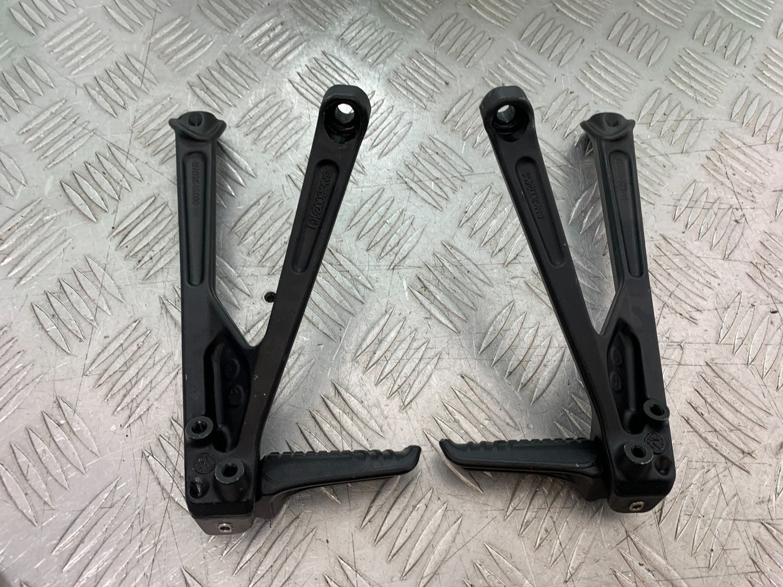 KTM 1290 SUPER DUKE R REAR HANGERS AND PEGS    YEAR 2020-2024 (CMB1272)