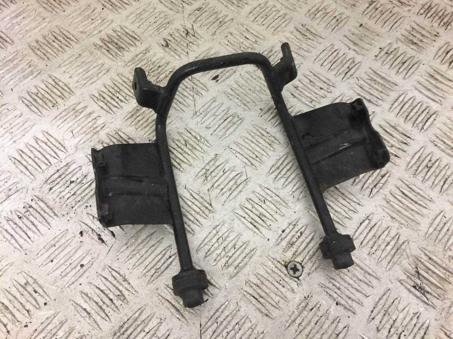 HYOSUNG GT250 COMET HEADLIGHT BRACKET  YEAR 2007 (STOCK 682)