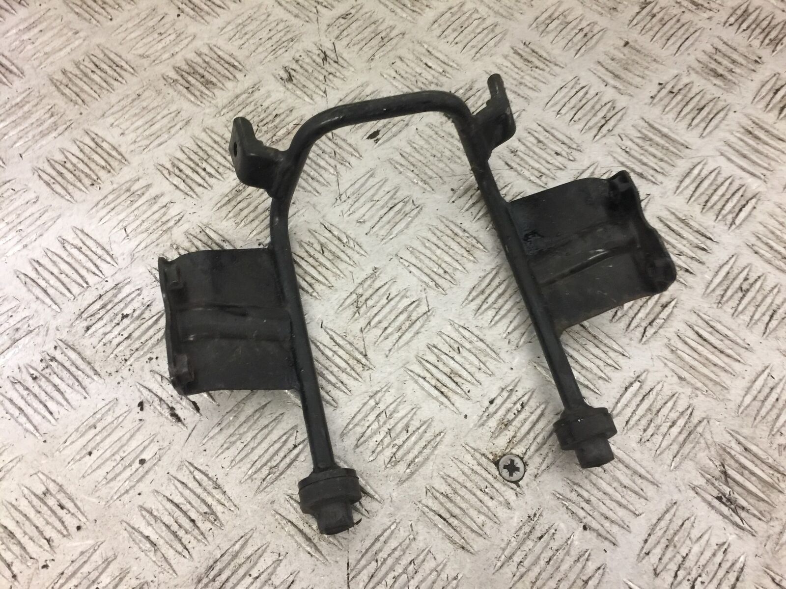 HYOSUNG GT250 COMET HEADLIGHT BRACKET  YEAR 2007 (STOCK 682)