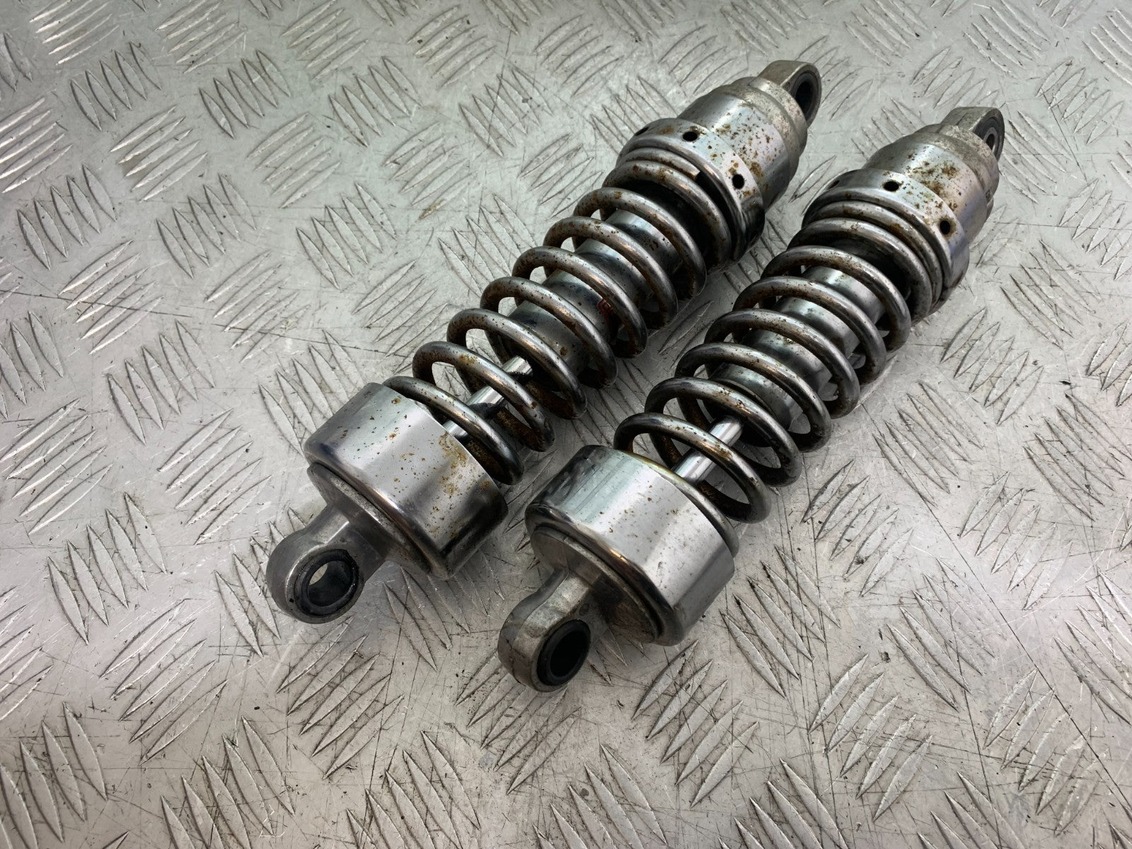 HONDA VT700 VT 700 SHADOW REAR SHOCKS   YEAR 1984-85 (CMB1328)