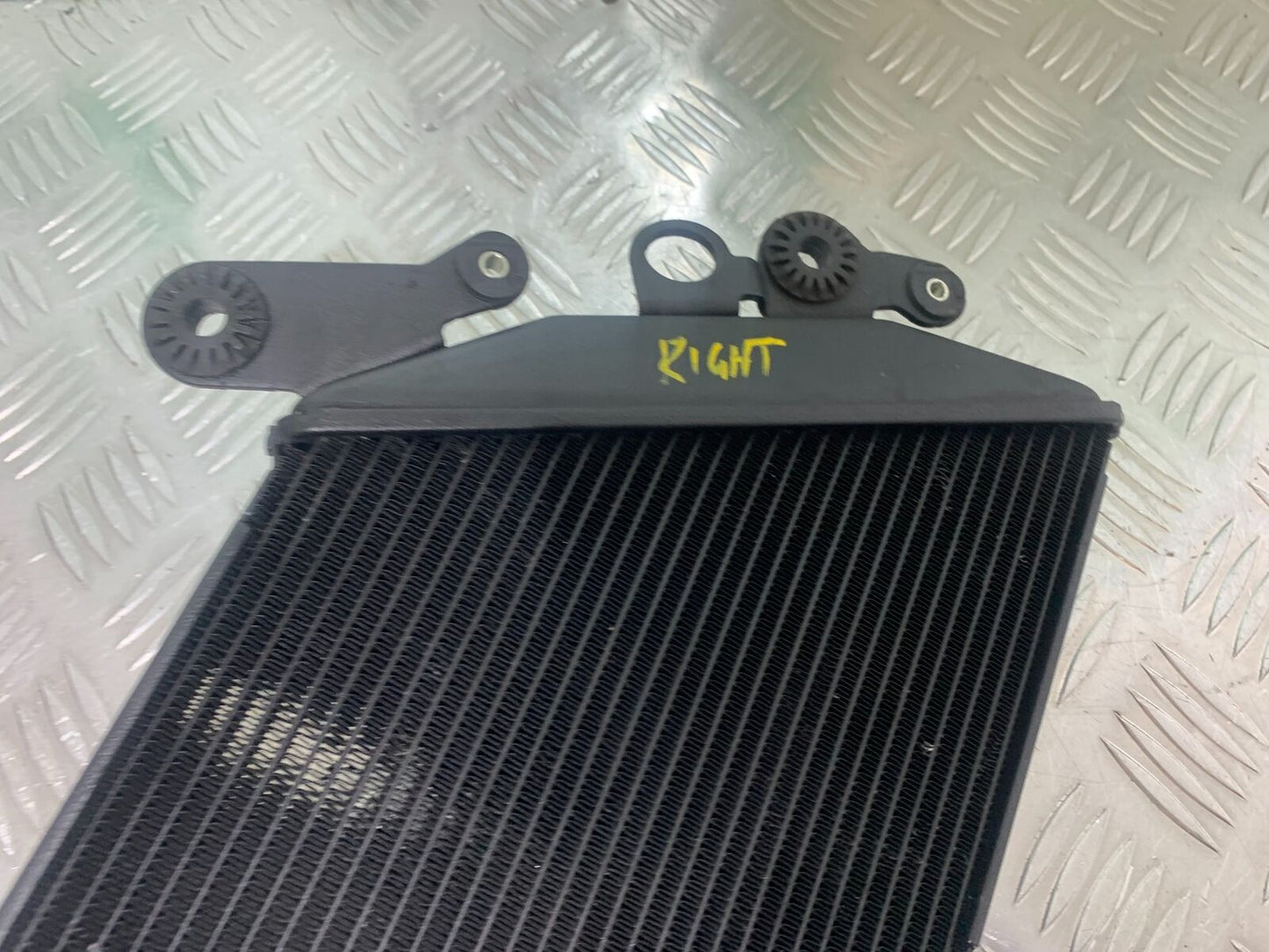 DUCATI DIAVEL 1200 RIGHT RADIATOR  YEAR 2014-17 (CMB1054)