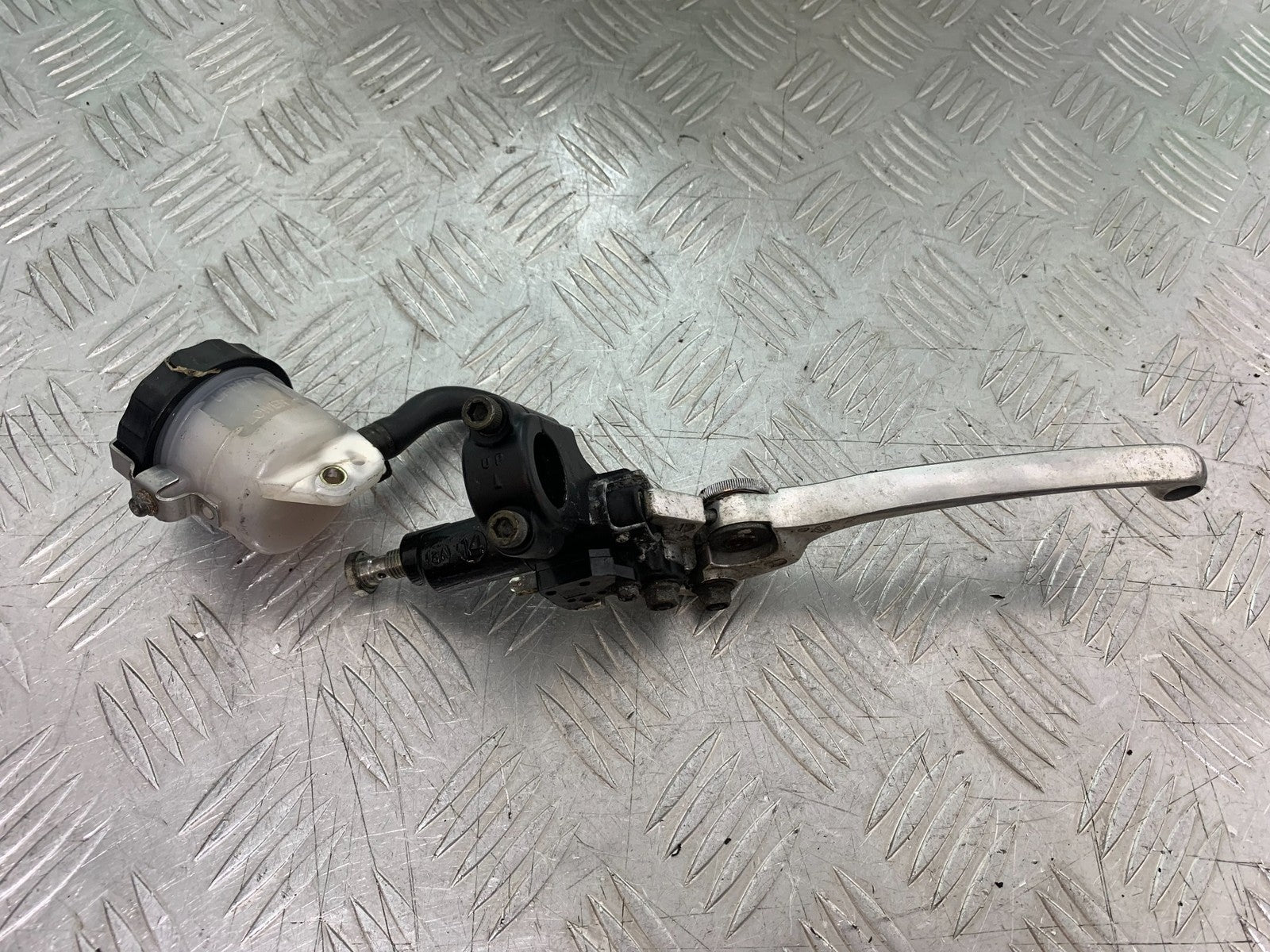 TRIUMPH 955i SPRINT ST FRONT MASTER CYLINDER  YEAR 1999-04 (CMB1230)
