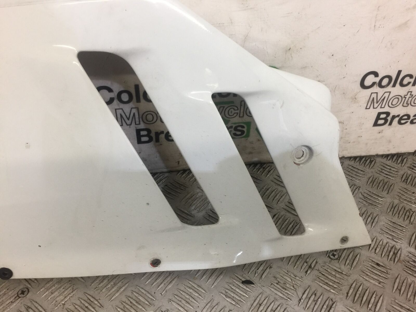 SUZUKI GSXR750 SLINGSHOT LEFT MIDDLE FAIRING PANEL  YEAR 1989 (STOCK 486)