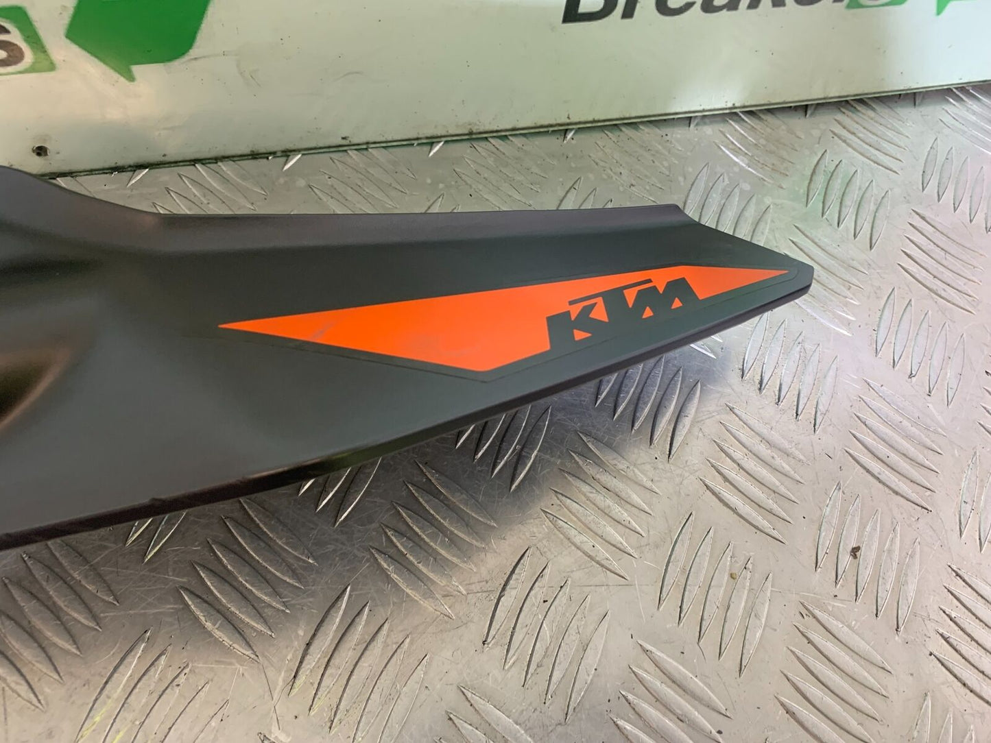 KTM 125 DUKE LEFT SEAT PANEL   YEAR 2018-2023 (CMB1083)