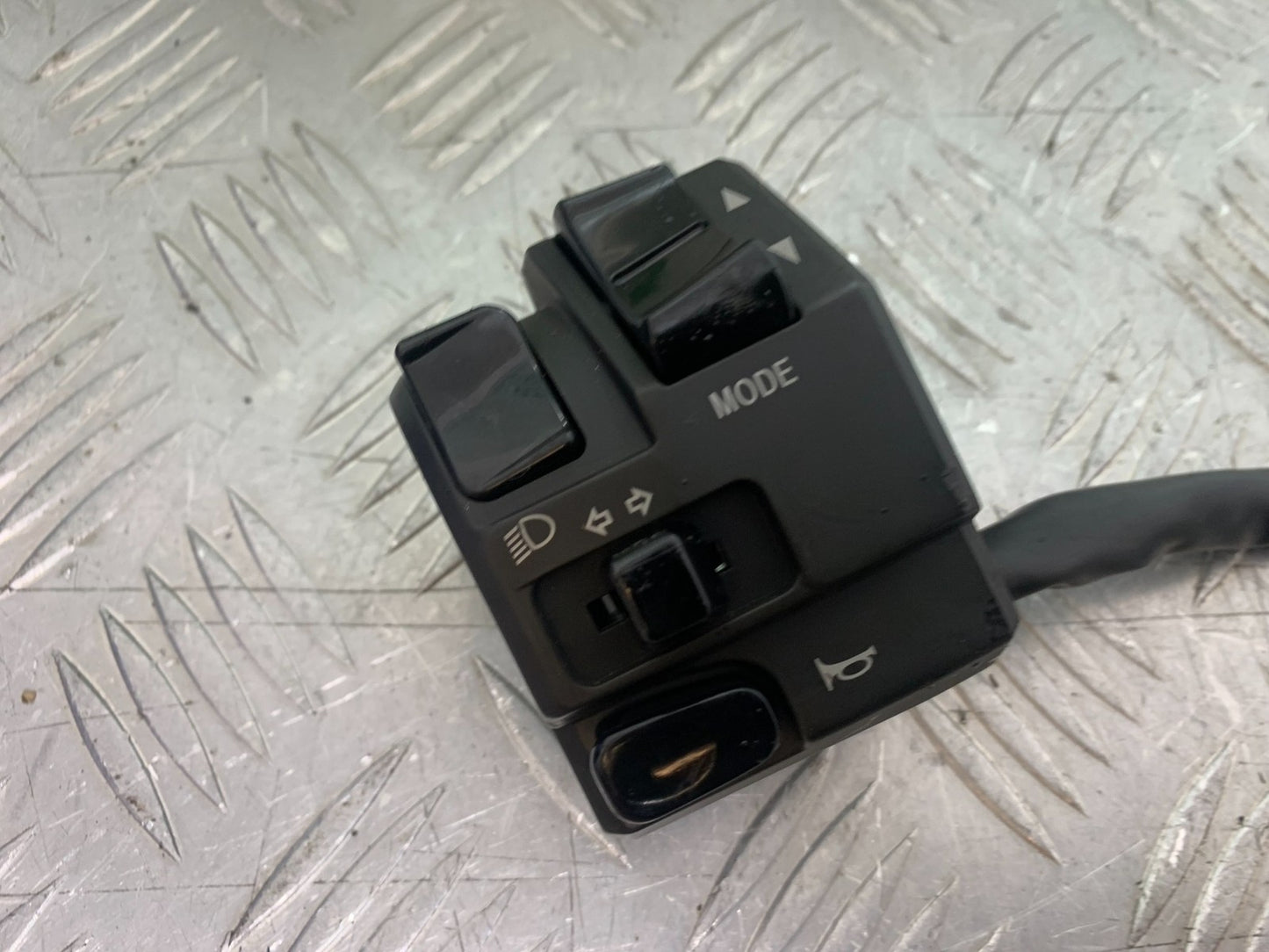 DUCATI 1198 S LEFT SWITCH GEAR   YEAR 2009-2011 (CMB1219)