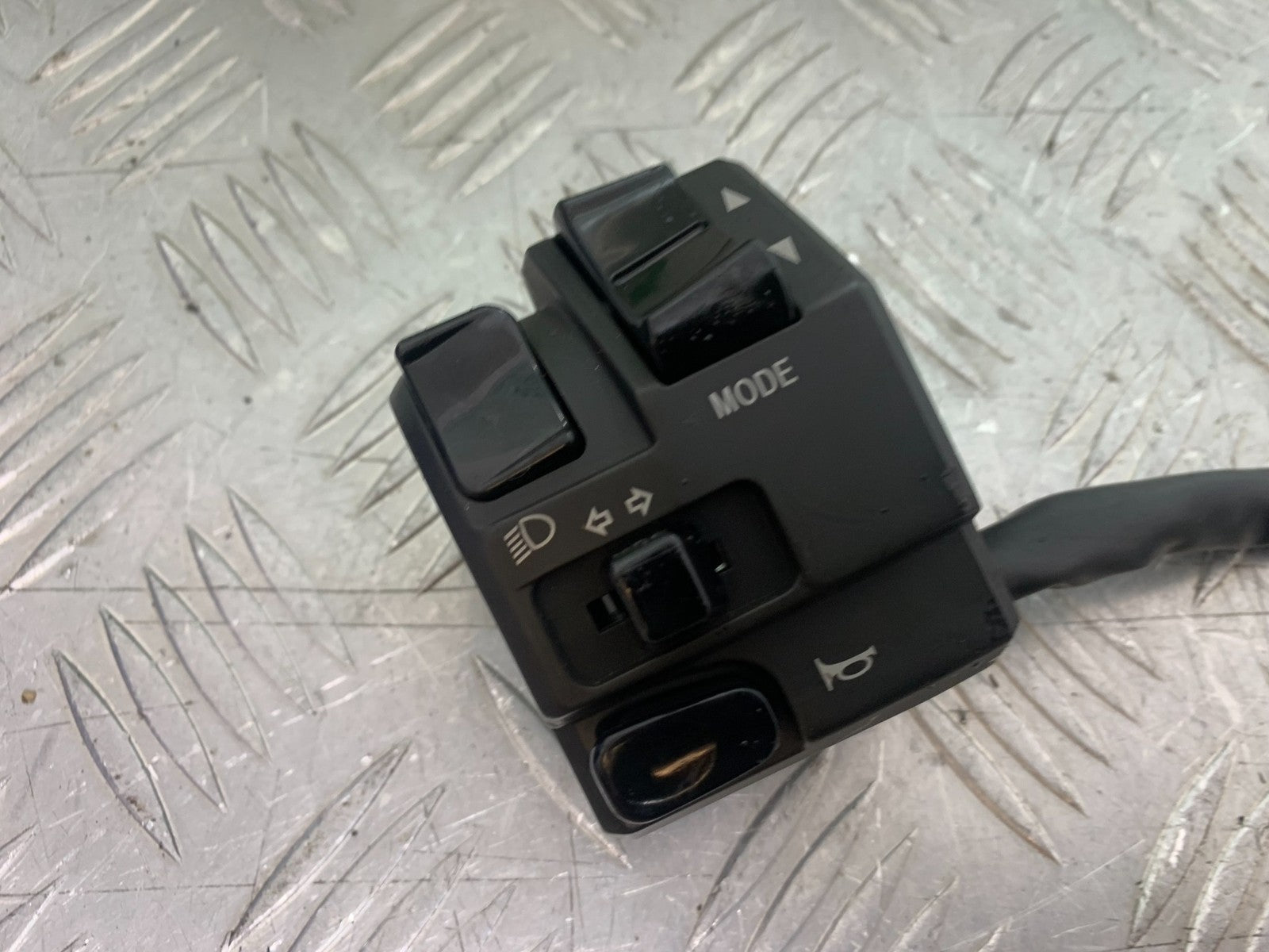 DUCATI 1198 S LEFT SWITCH GEAR   YEAR 2009-2011 (CMB1219)