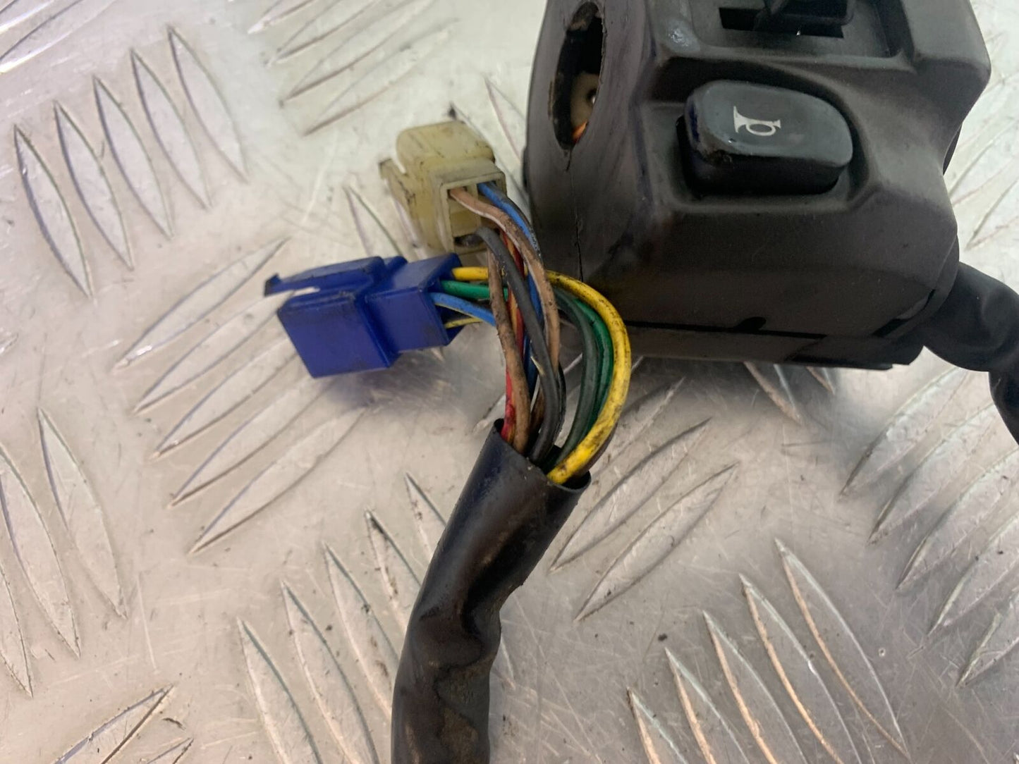 YAMAHA YZF600 YZF 600 THUNDERCAT LEFT SWITCH GEAR   1996-2003 (CMB1134)