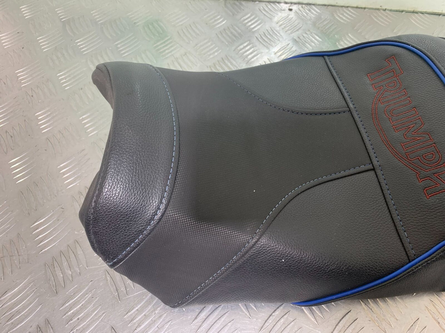 TRIUMPH 1050 SPRINT ST SEAT  YEAR 2004-2007 (CMB1089)