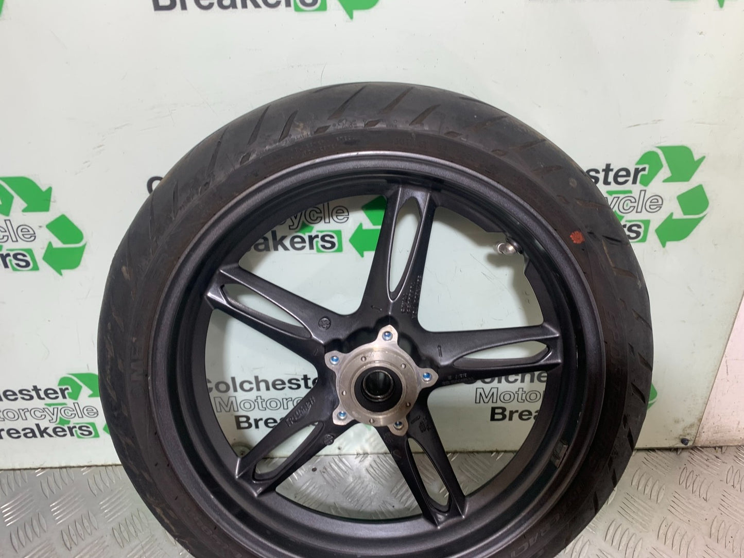 TRIUMPH 1050 SPEED TRIPLE FRONT WHEEL   YEAR 2005-2007 (CMB1322)