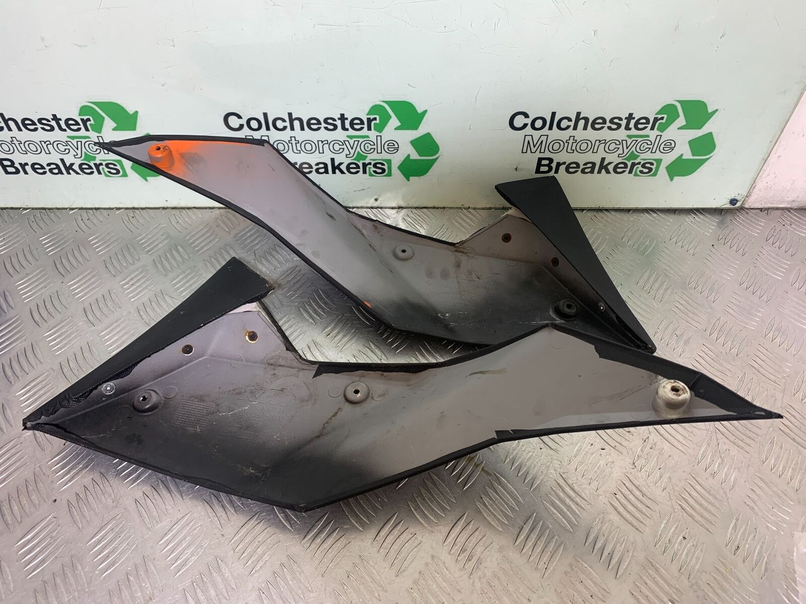 KTM 990 SUPERMOTO T LEFT AND RIGHT TANK PANELS  YEAR 2010-2011  (CMB1127)
