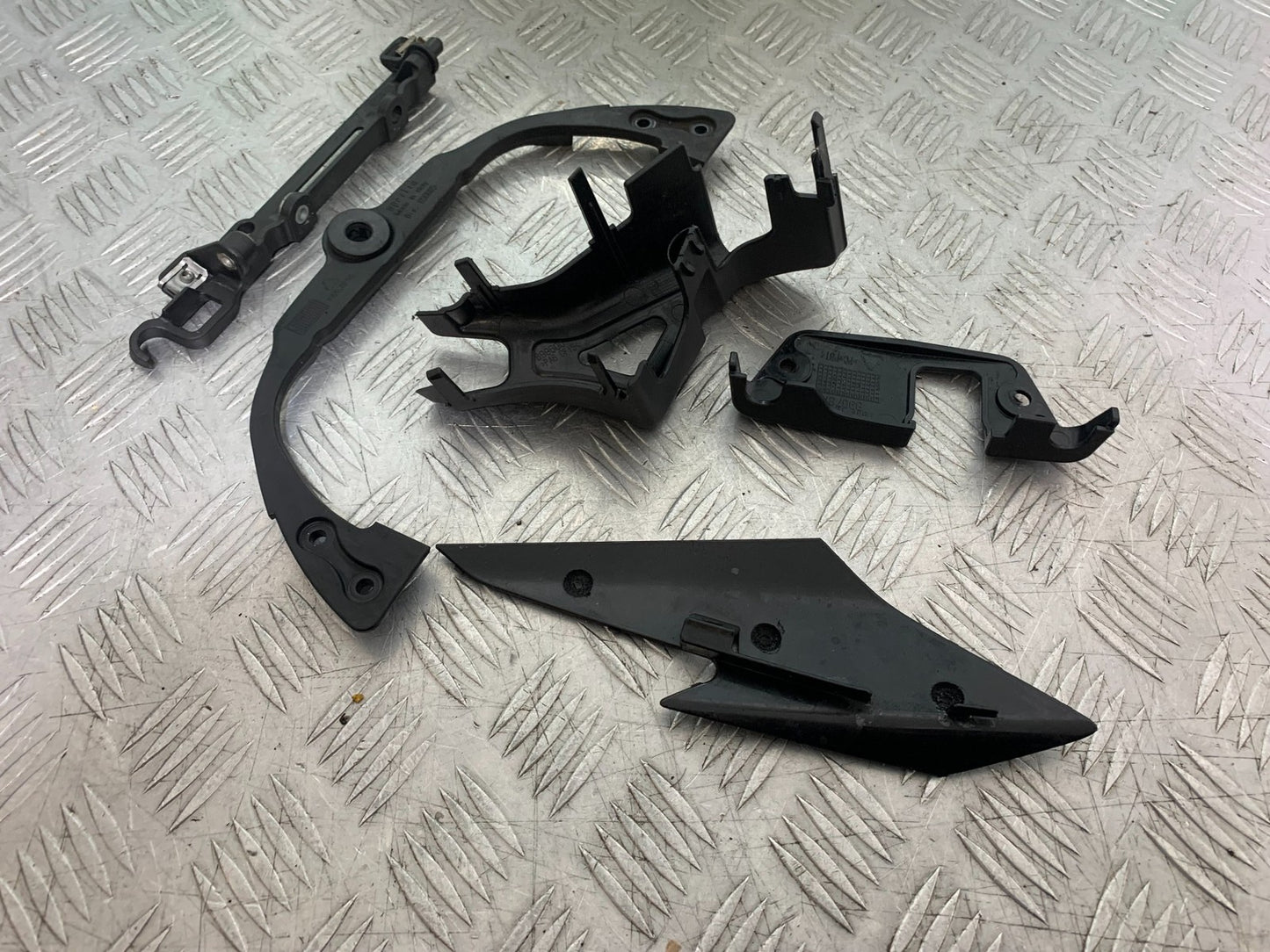 APRILIA TUONO 1000 V4R INFILL PANELS   YEAR 2011-13  (CMB1316)