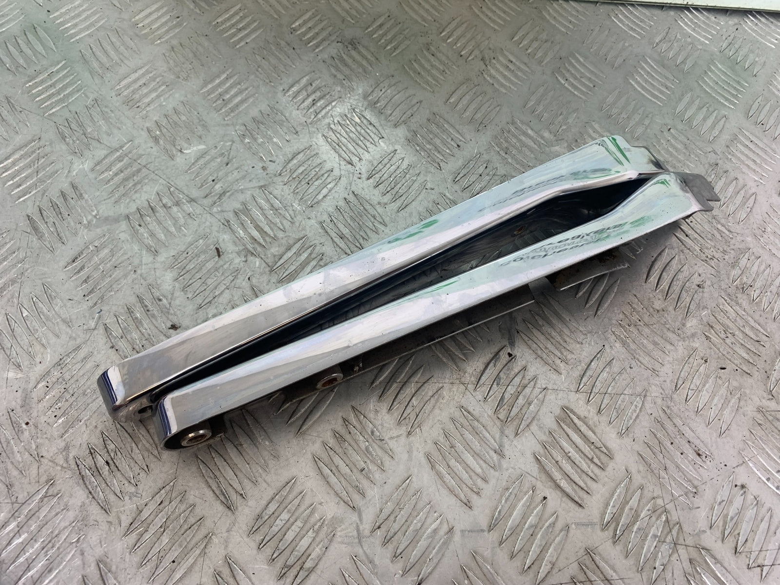 KAWASAKI VN1500 CLASSIC CHROME FRAME COVERS  YEAR 1999 -2006 (CMB1166)