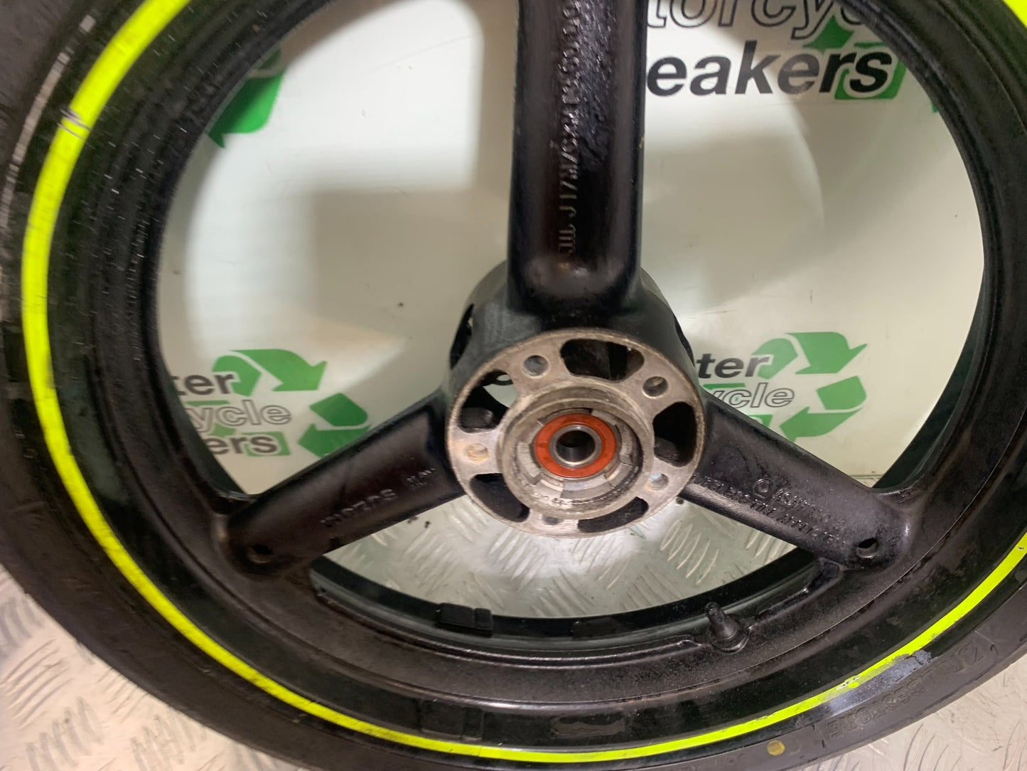 SUZUKI GSF600 GSF 600 BANDIT FRONT WHEEL  YEAR 2001-2003 (CMB1157)