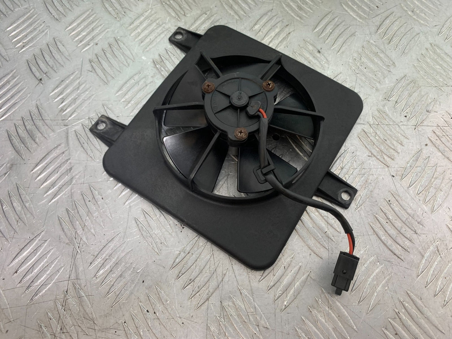 TRIUMPH 955i SPRINT ST RADIATOR FAN  YEAR 1999-04 (CMB1230)