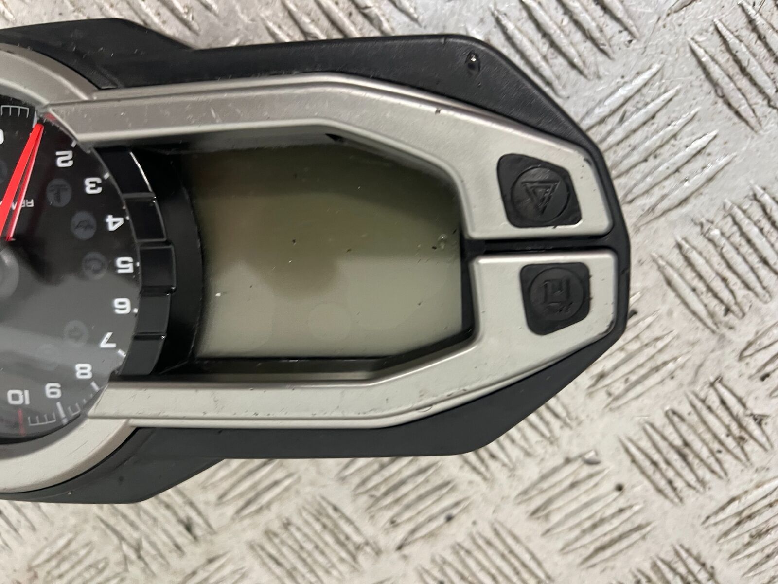 TRIUMPH TIGER 1200 EXPLORER CLOCKS SPEEDO DASH  YEAR  2012-2015 (STOCK 901)