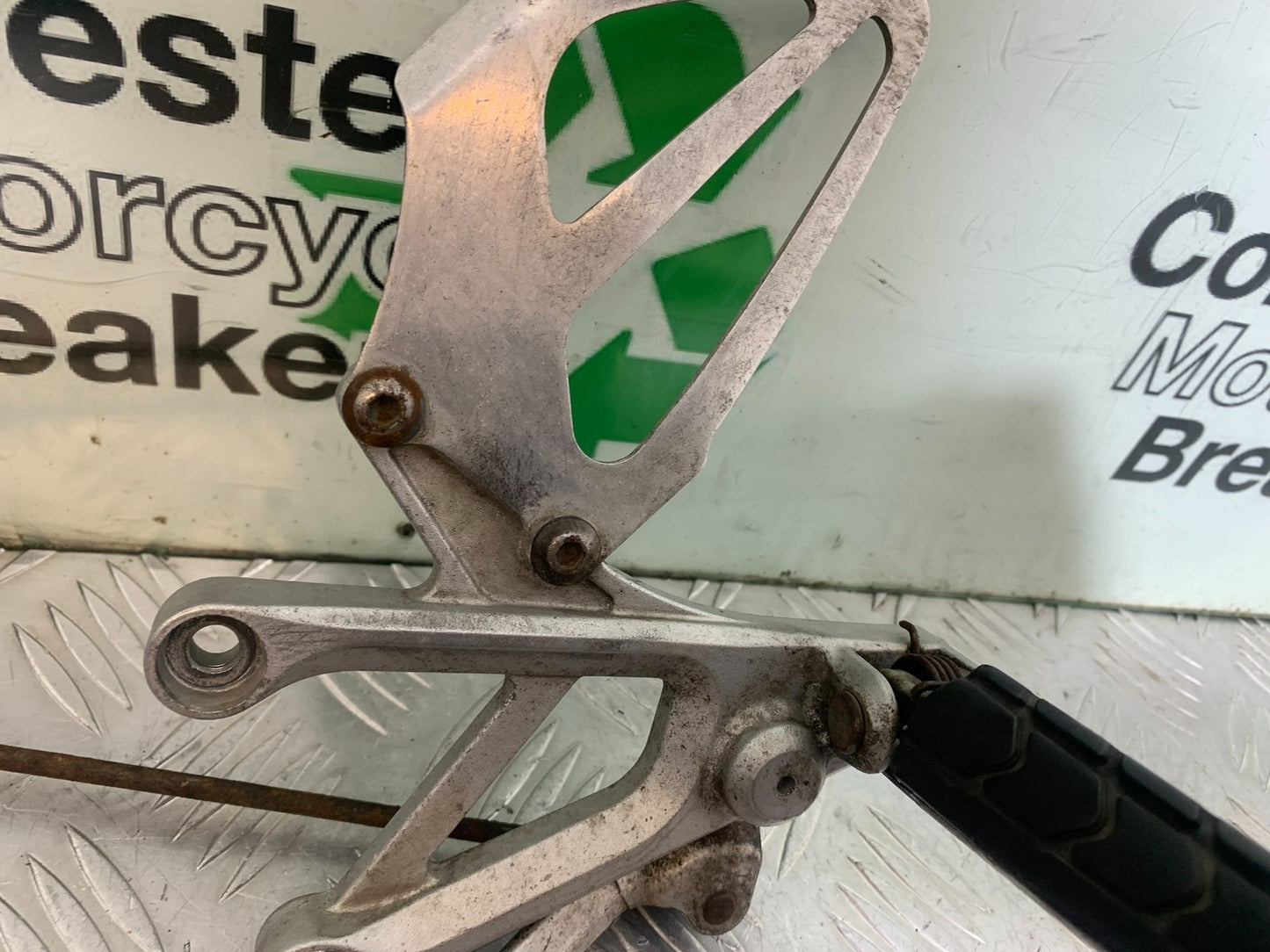 HONDA CBR600 CBR 600 FX FY FRONT LEFT HANGER   YEAR 1999-2000 (CMB1287)