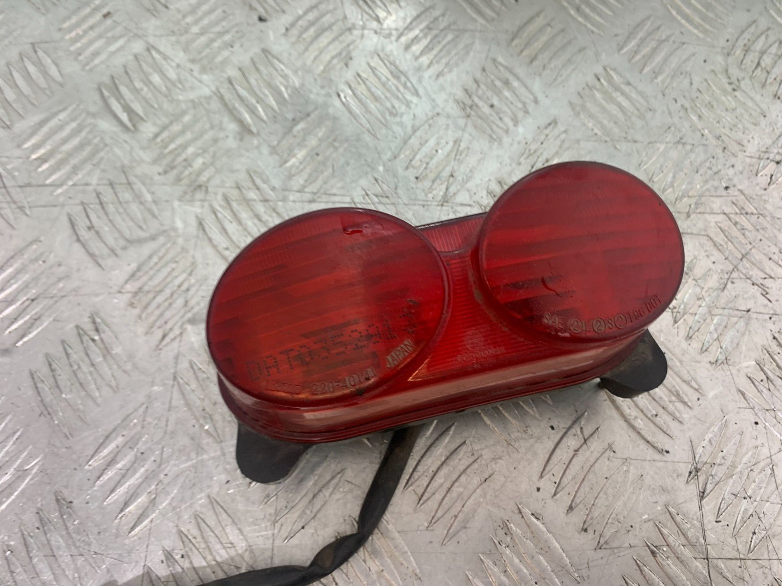 KAWASAKI ZX9R ZX9 C REAR LIGHT  YEAR 1998-99 (CMB1213)