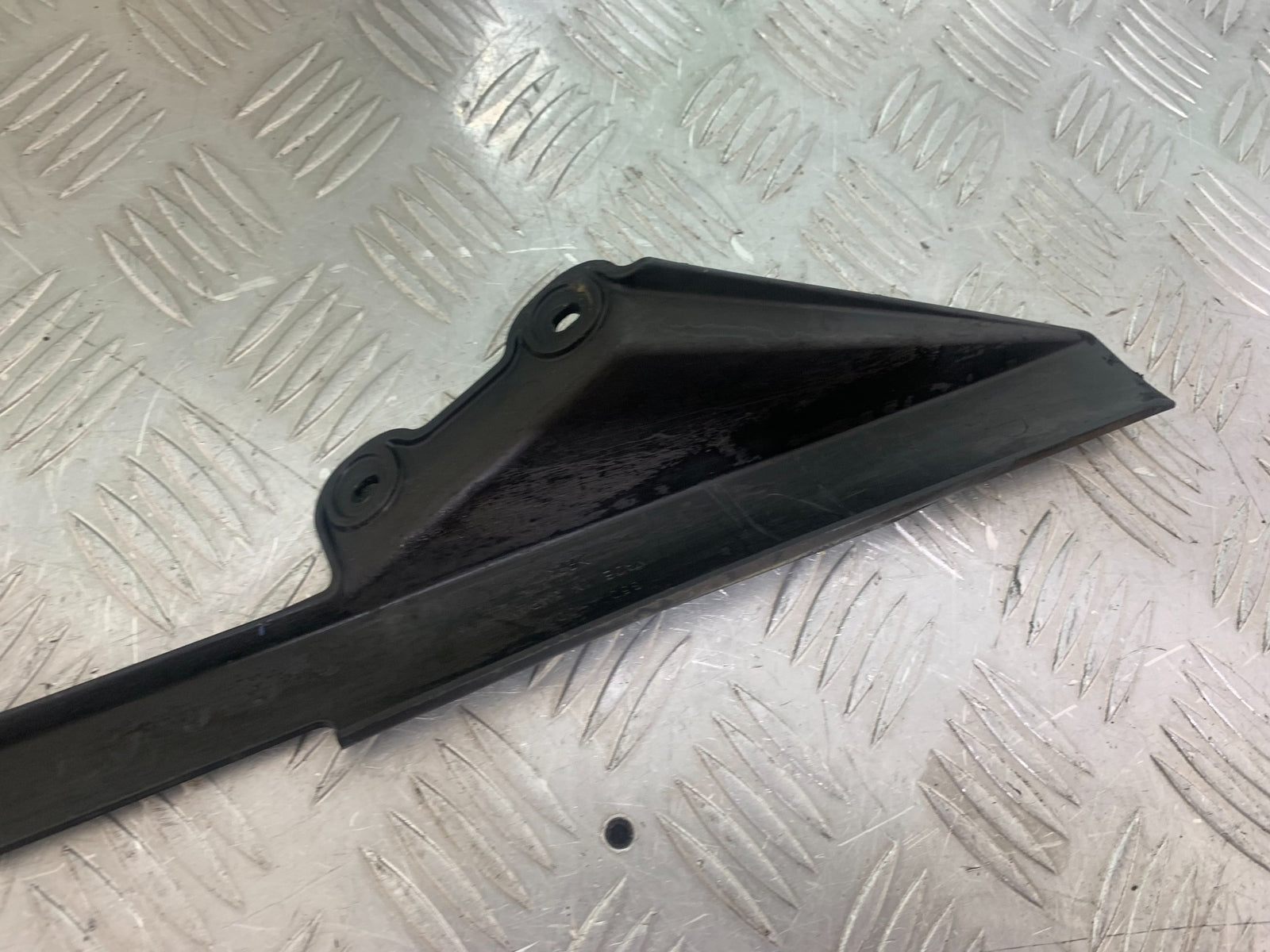 KAWASAKI ZX6R ZX6 R P7F P8F CHAIN GUARD  YEAR 2007-08 (CMB1165)