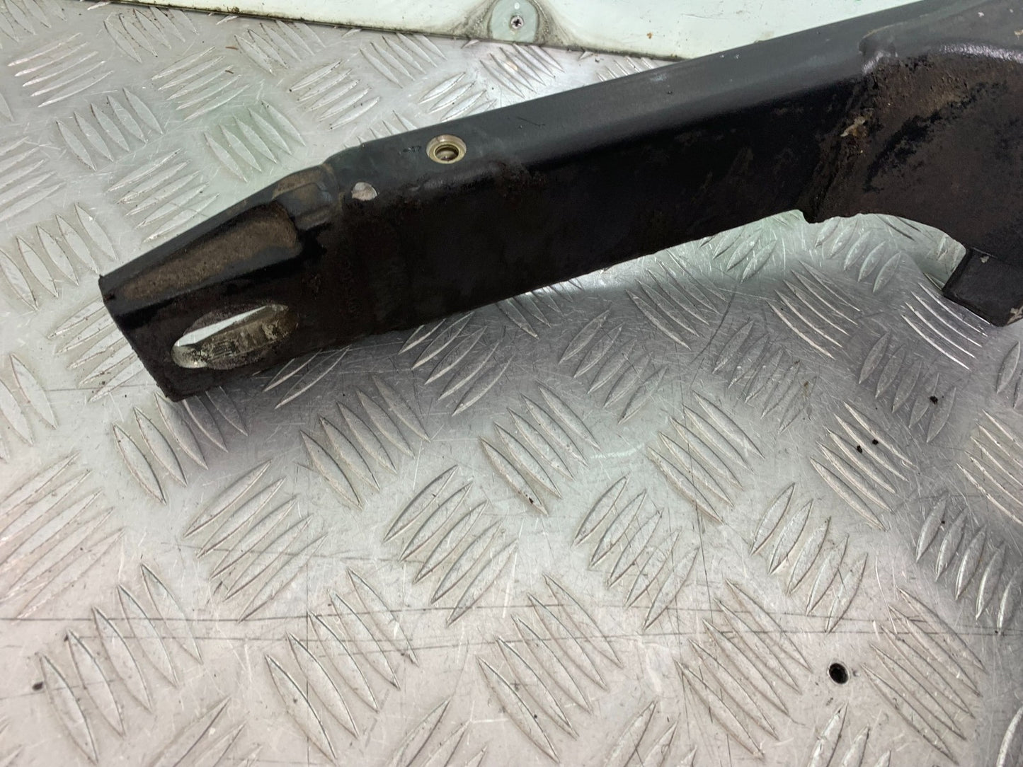 TRIUMPH 955i DAYTONA SWINGARM   YEAR 2002-2006 (CMB1229)