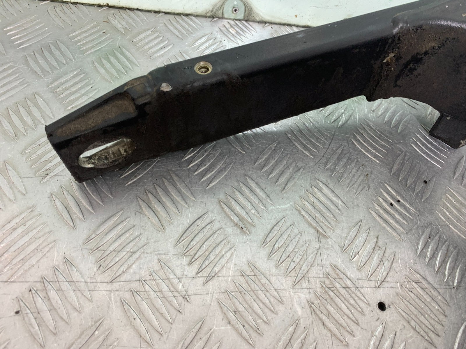 TRIUMPH 955i DAYTONA SWINGARM   YEAR 2002-2006 (CMB1229)