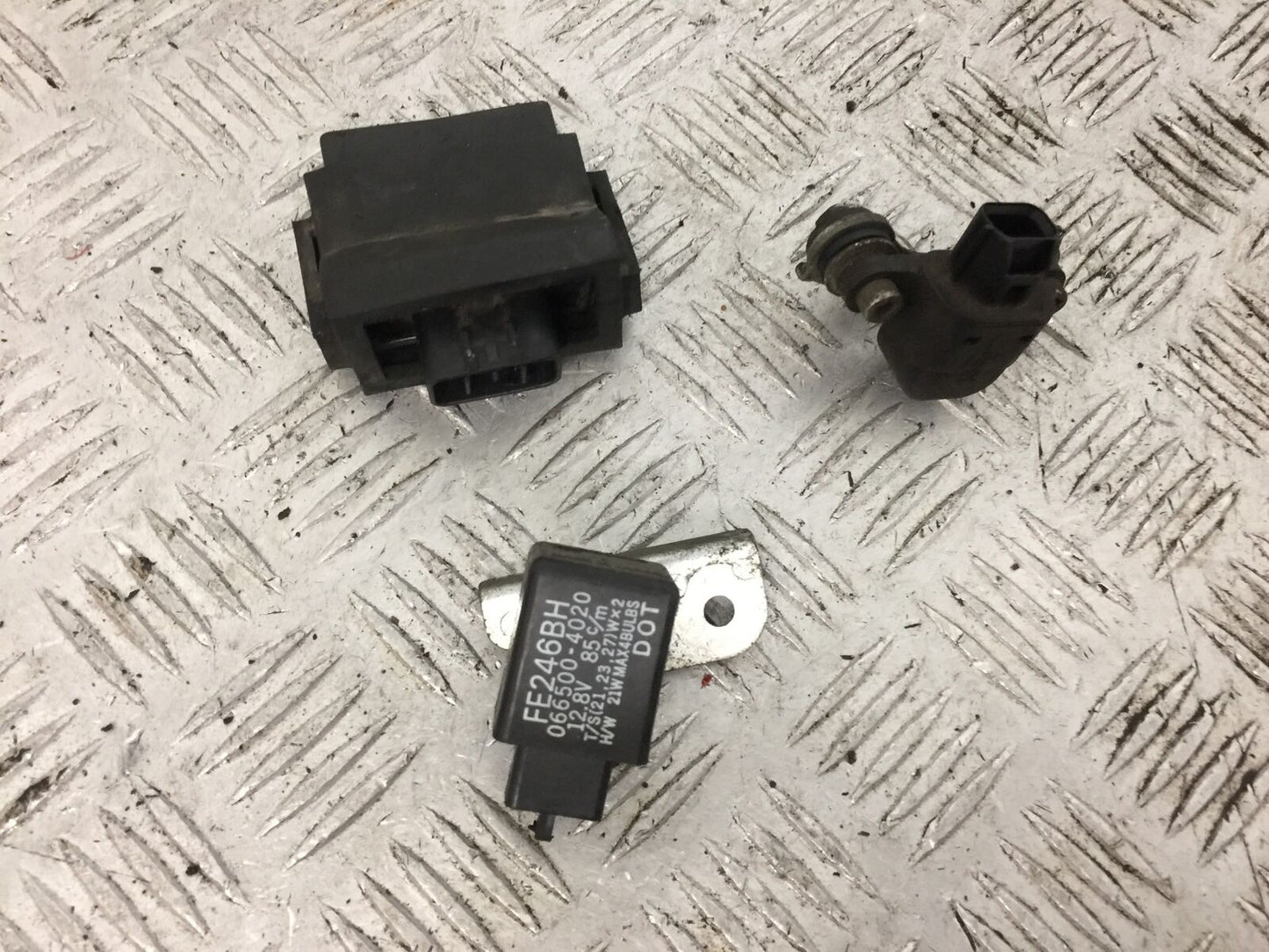 KAWASAKI ZZR1400 ZZR 1400 RELAYS  YEAR 2011 (STOCK 802)