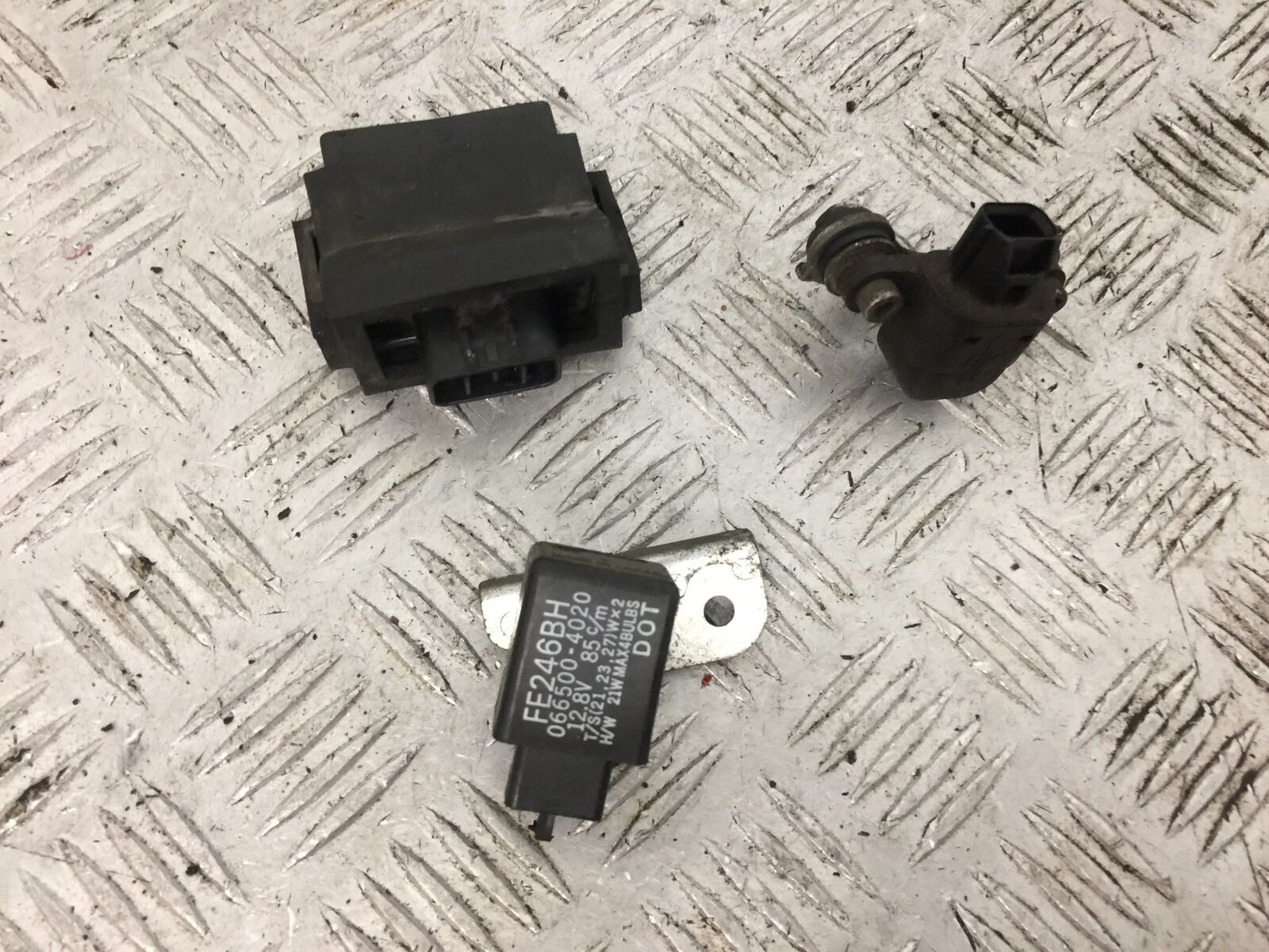 KAWASAKI ZZR1400 ZZR 1400 RELAYS  YEAR 2011 (STOCK 802)