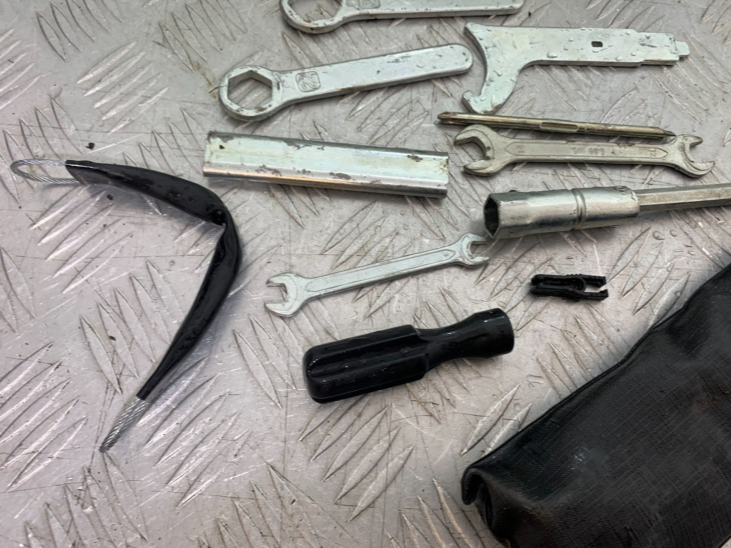 HONDA CBF600 CBF 600 TOOLKIT YEAR 2004 -07 (CMB1247)