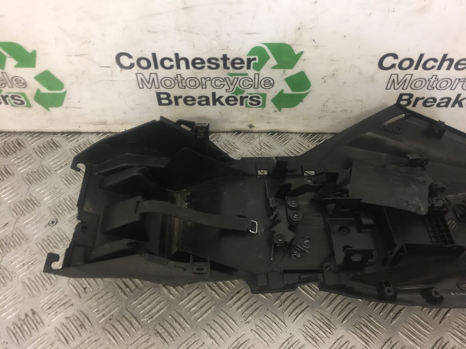 KAWASAKI NINJA 250 SL BX250 UNDERTRAY  YEAR 2017 (STOCK 479)