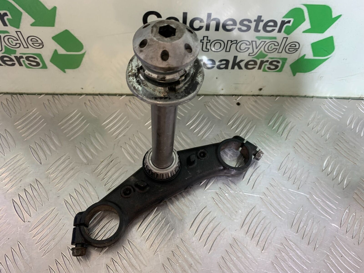 HONDA CBR1100 BLACKBIRD BOTTOM YOKE  YEAR 1996-1998 (CMB1017)