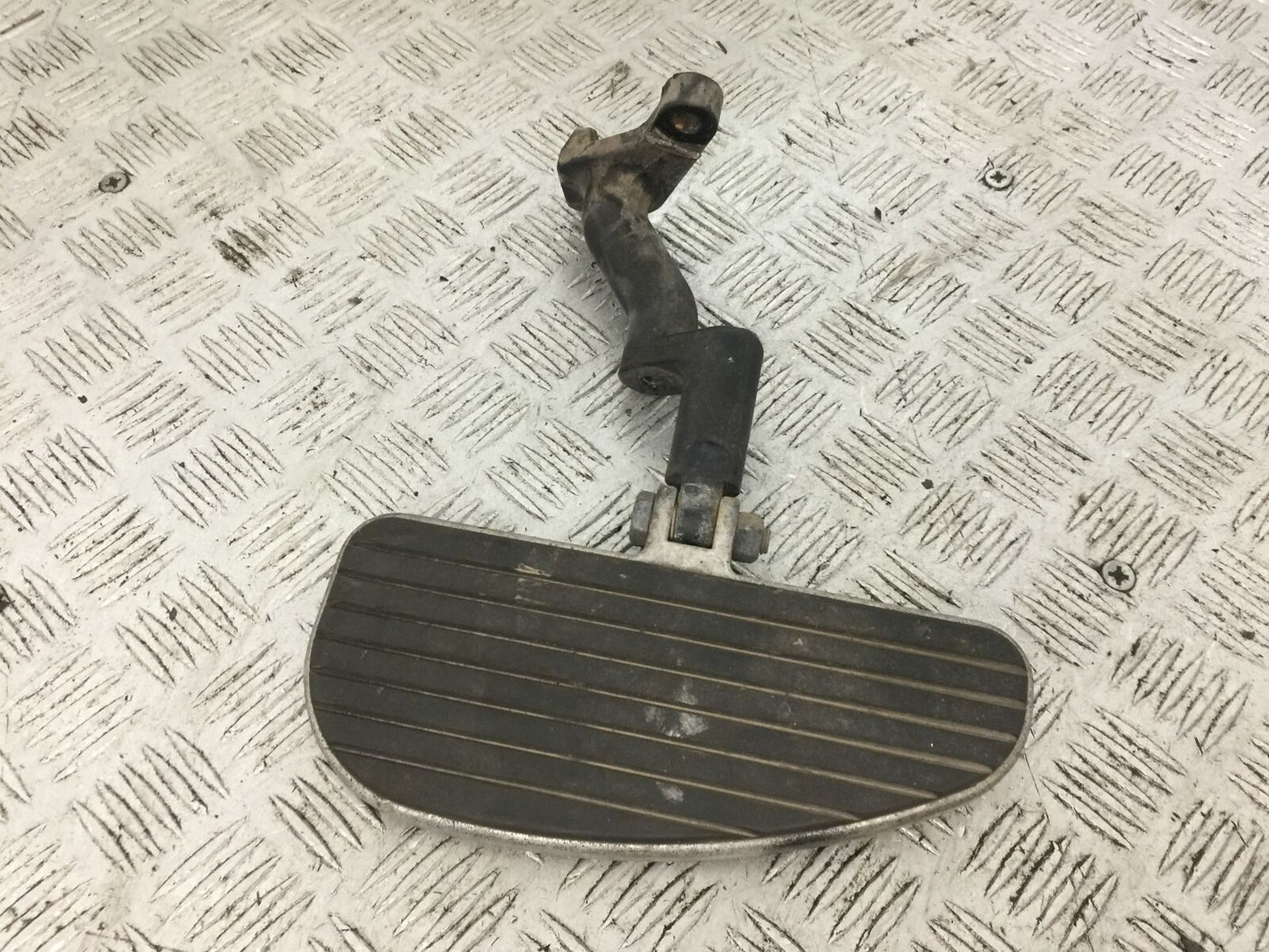 VICTORY V92 C LEFT REAR FOOTBOARD  YEAR 2004 (STOCK 765)