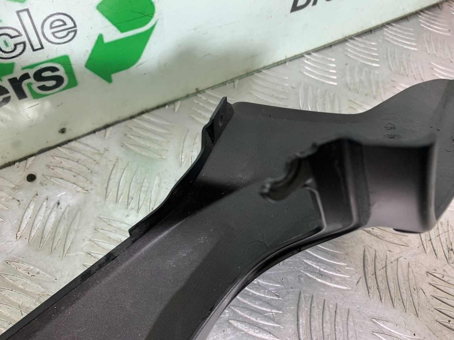 MV AGUSTA 800 F3 RIGHT SEAT PANEL  YEAR 2017-2019 (CMB1227)