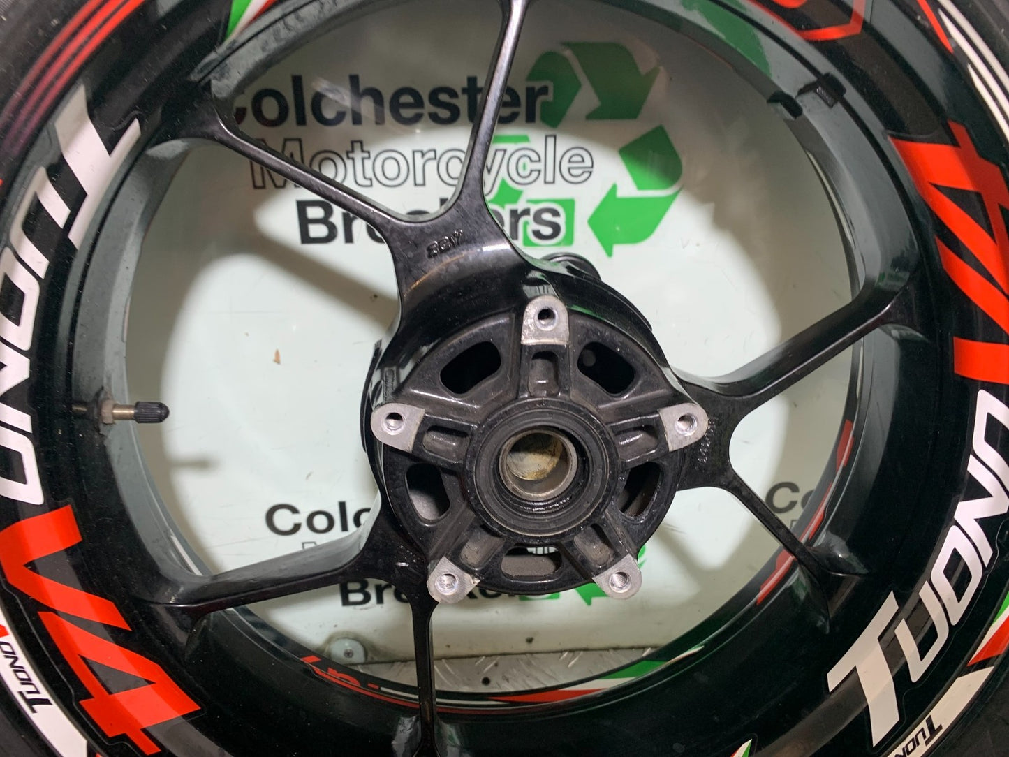 APRILIA TUONO 1000 V4R REAR WHEEL YEAR 2011-13  (CMB1316)