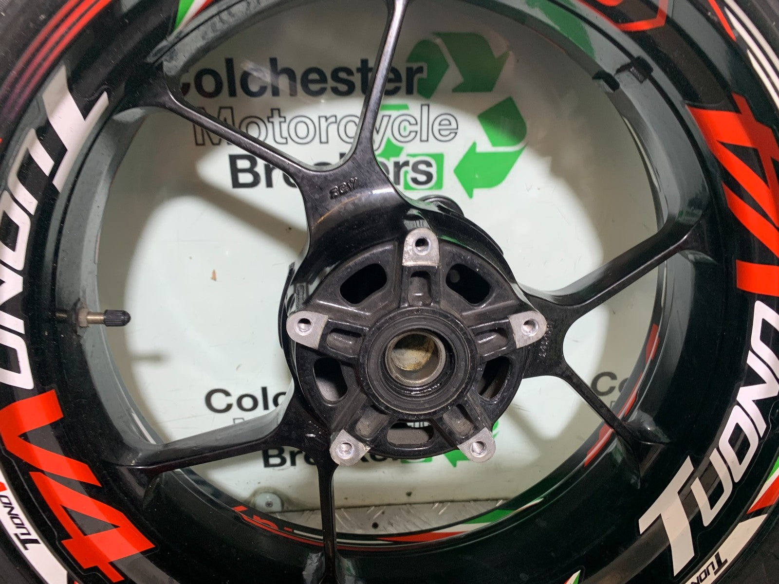 APRILIA TUONO 1000 V4R REAR WHEEL YEAR 2011-13  (CMB1316)
