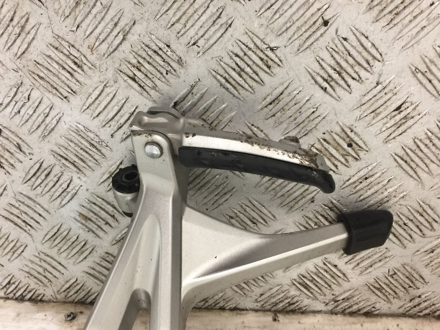 HONDA VFR1200 VFR 1200 FA RIGHT REAR HANGER AND PEG YEAR 2010-11  (STOCK 793)