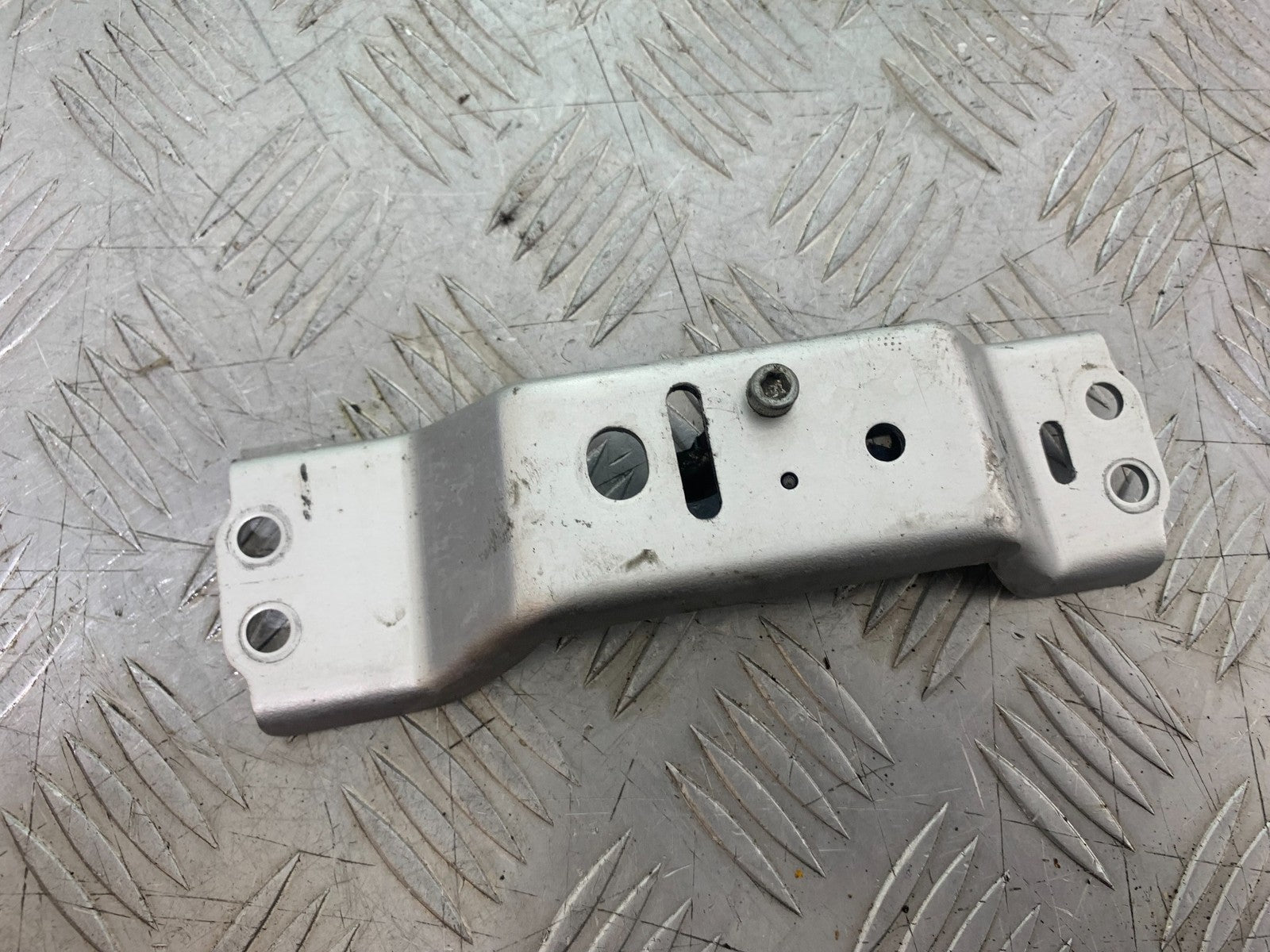 HONDA CBR600 CBR 600 RR SEAT CATCH  YEAR 2003-2004 CMB1173)
