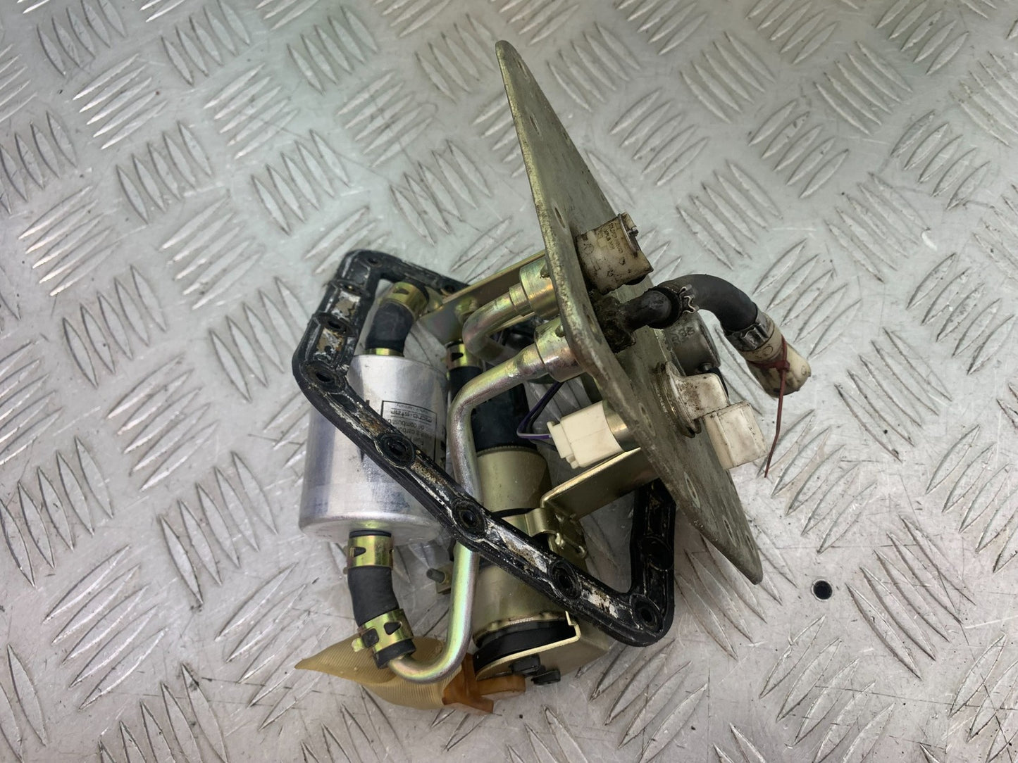 TRIUMPH 955i SPRINT ST PETROL PUMP  1999-2004 (CMB1176)