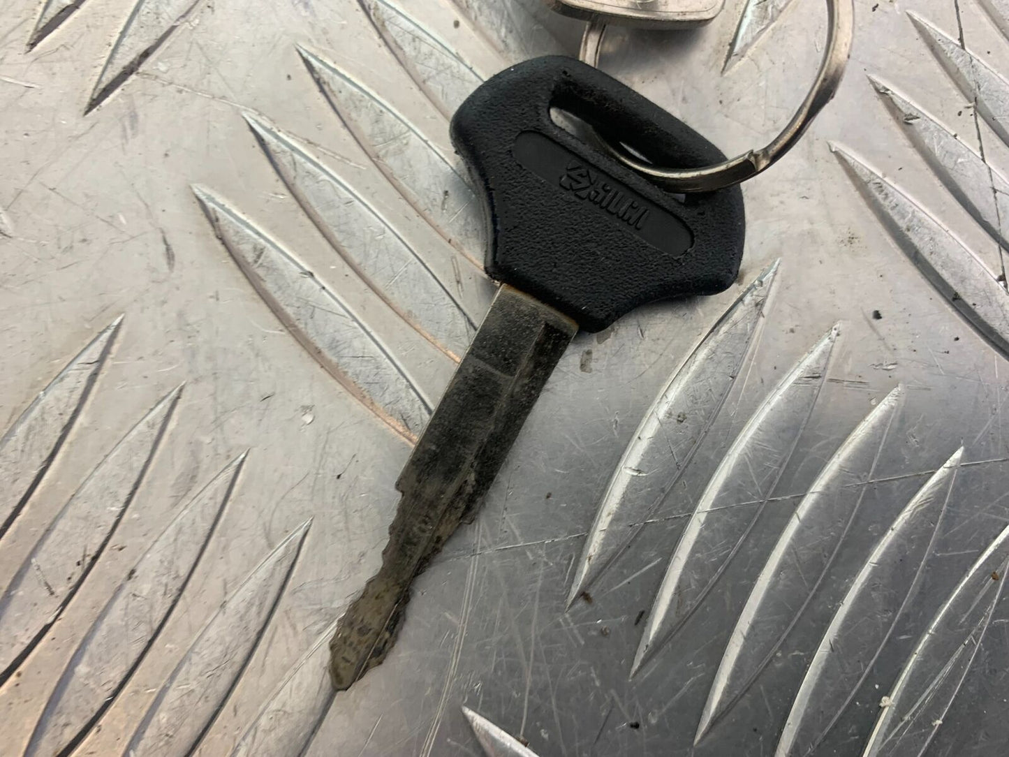 KAWASAKI Z750 ZR750 ZR-7S LOCKS AND KEY   YEAR 1999-05 (CMB1135)